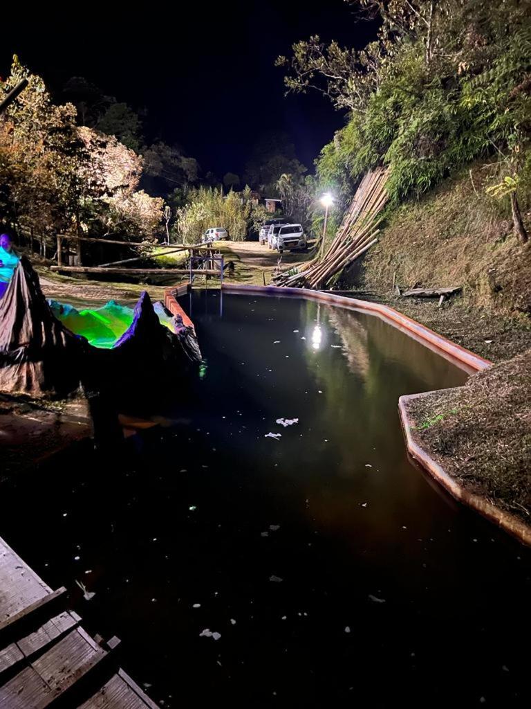 Hotel Guatape Adrianas Bambu エクステリア 写真