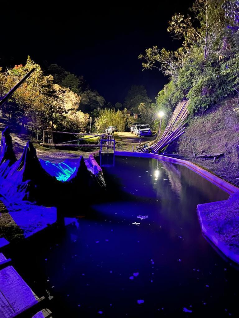 Hotel Guatape Adrianas Bambu エクステリア 写真