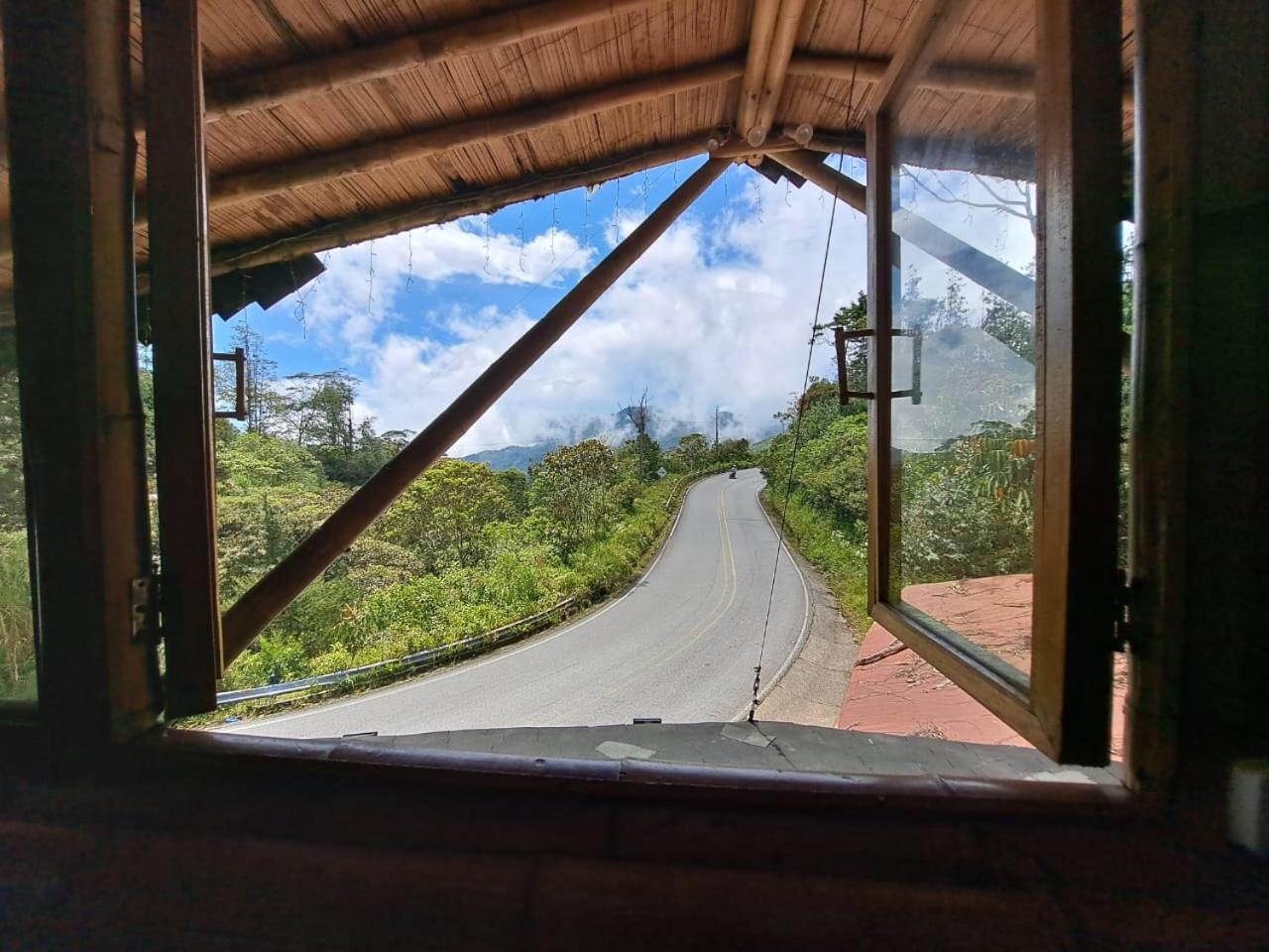 Hotel Guatape Adrianas Bambu エクステリア 写真